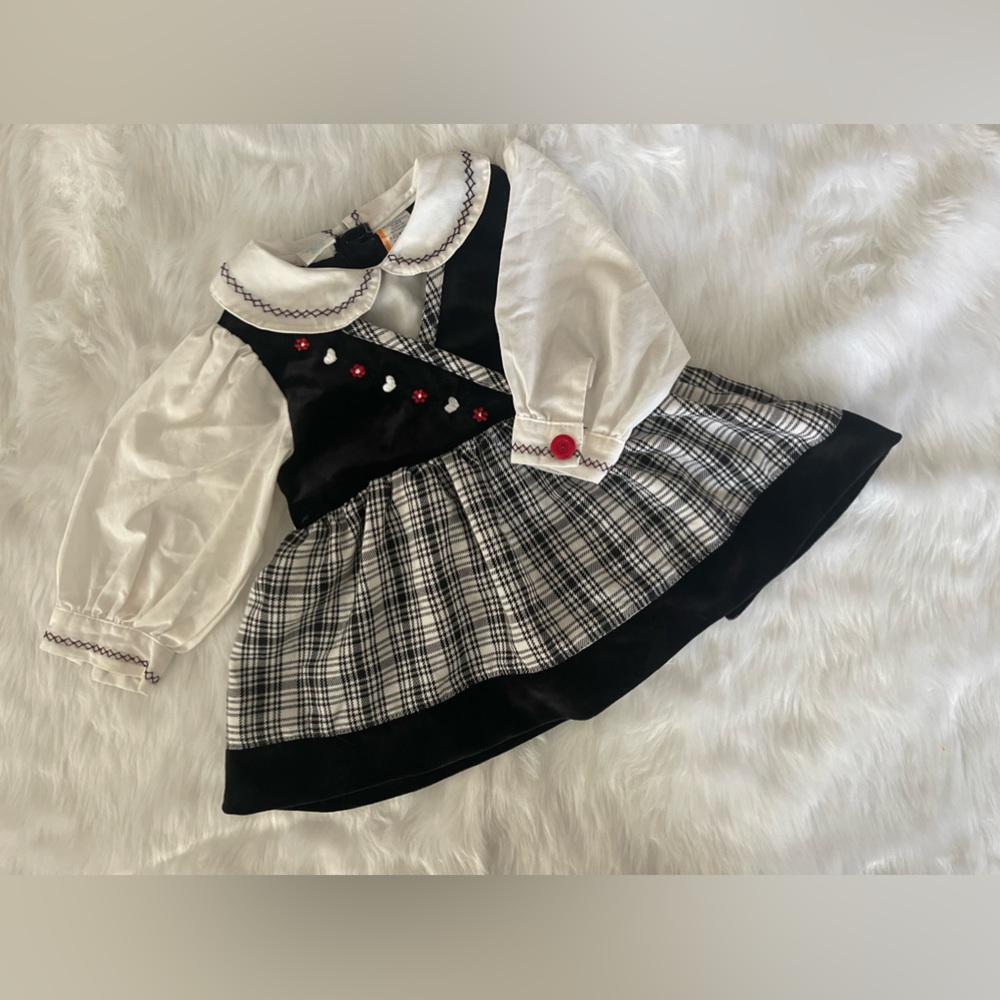 Precious Black and White dress!